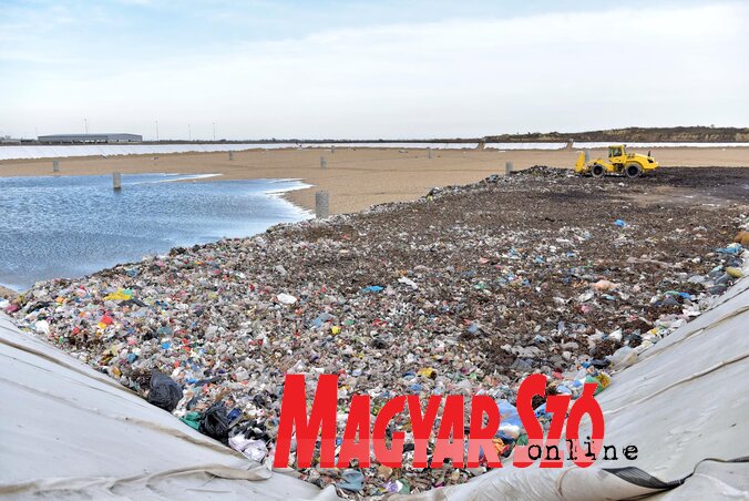 A 400 ezer köbméter szemét befogadására alkalmas hulladéklerakó (Fotó: Gergely Árpád)