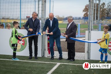A szalag átvágásának ünnepélyes pillanata (a szerző felvétele)