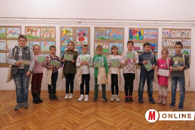 A könyvtárnapi képzőművészeti pályázat díjazottjai (Csincsik Zsolt felvétele)