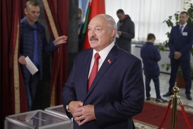 Lukasenko azt is bejelentette, hogy indul a jövő évi elnökválasztáson... és – ha rendkívüli események nem történnek – természetesen meg is nyeri (Fotó: AP via Beta)