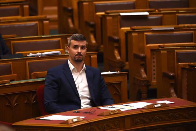 Jakab Péter a miniszterelnöki székben Jakab Péter a miniszterelnöki székben