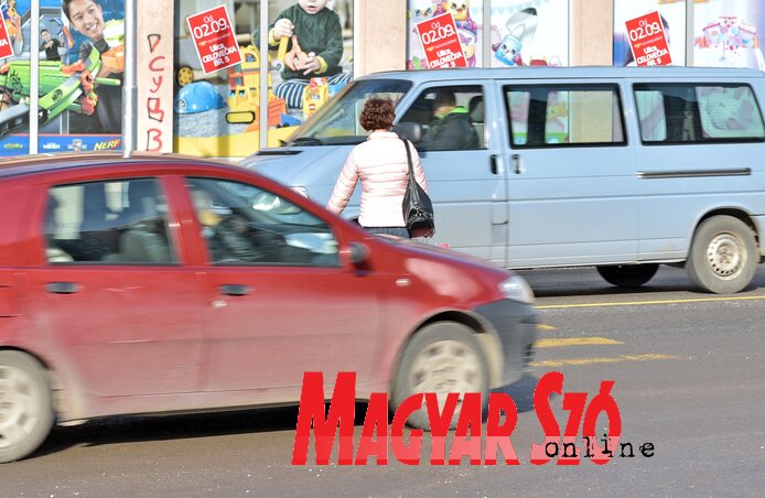 Az autósokon múlik, hogy hajlandóak-e átengedni a gyalogosokat (Fotó: Gergely Árpád)