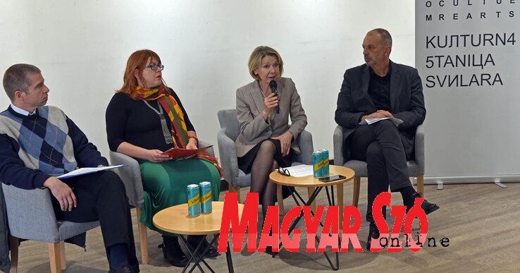 Ribár Gyula, Nataša Heror, Ökrész Rozális és Branislav Mamić (Fotó: Ótos András) Ribár Gyula, Nataša Heror, Ökrész Rozális és Branislav Mamić (Fotó: Ótos András)