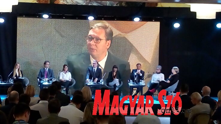 Aleksandar Vučić: Az elvándorláson csak akkor lehet majd változtatni, amikor ezer euró lesz az átlagbér. Ilyen helyzetre viszont legalább még hat-hét évet várni kell (Ótos András felvétele)