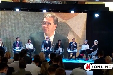 Aleksandar Vučić: Az elvándorláson csak akkor lehet majd változtatni, amikor ezer euró lesz az átlagbér. Ilyen helyzetre viszont legalább még hat-hét évet várni kell (Ótos András felvétele)