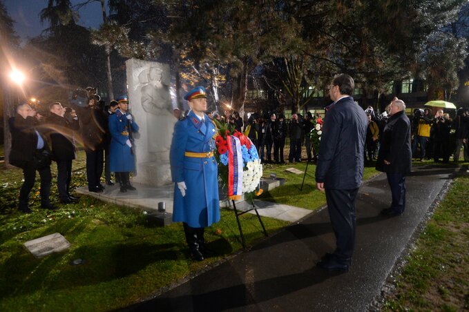 A két államfő koszorút helyezett el a Belgrád felszabadítóinak emléktemetőjében és a Vörös Hadsereg tagjainak tiszteletére emelt emlékműnél (Fotó: Beta)