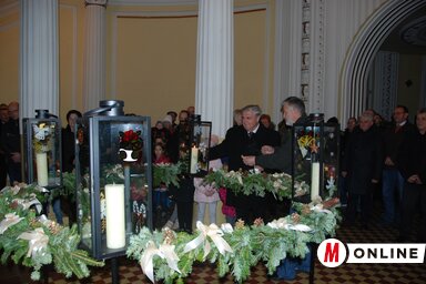 Sokan részt vettek az első adventi gyertya meggyújtásán (Homolya Horváth Ágnes felvétele)