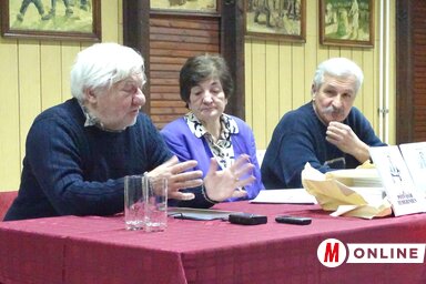 Csorba Béla, Kollár Mária és Balogh Sándor a könyvbemutatón (Fotó: Góbor Béla)