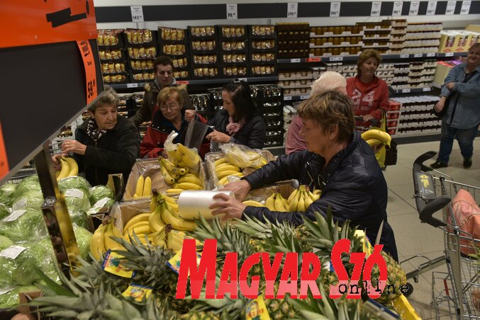 Vásárláskor érdemes megnézni a választott termék szavatossági idejét (Fotó: Gergely Árpád) Vásárláskor érdemes megnézni a választott termék szavatossági idejét (Fotó: Gergely Árpád)