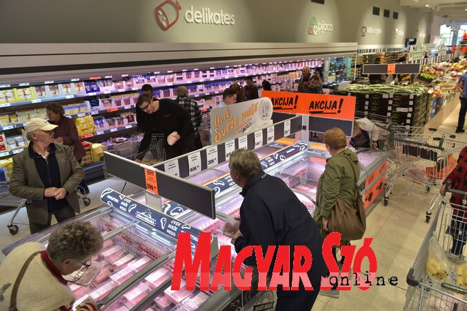 A fagyasztott árun is érdemes ellenőrizni a fogyaszthatósági dátumot (Fotó: Gergely Árpád) A fagyasztott árun is érdemes ellenőrizni a fogyaszthatósági dátumot (Fotó: Gergely Árpád)
