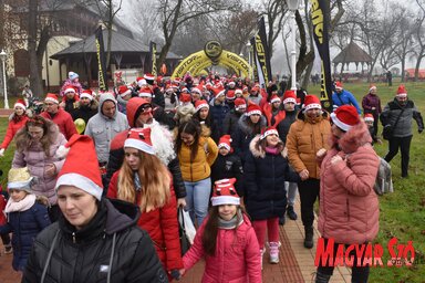 Mikulások rohama a Vigadónál (Patyi Szilárd felvétele)
