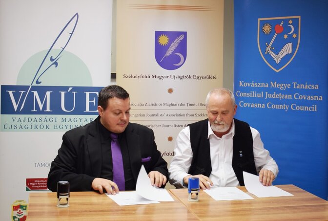 Bedő Zoltán és Máriás Endre az együttműködési megállapodás aláírásakor (Horváth Szabolcs felvétele)
