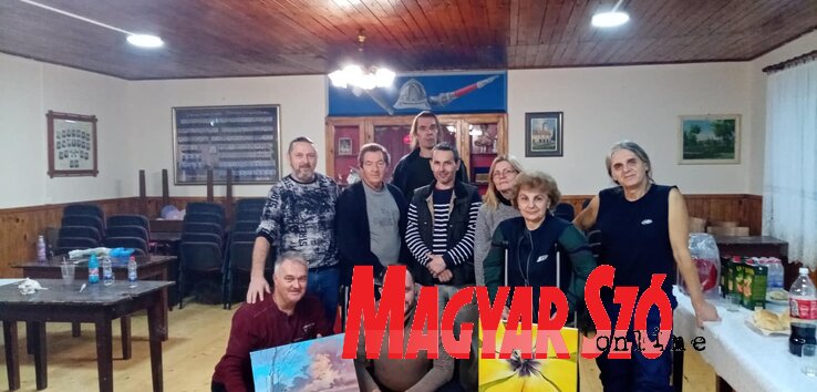 A művészek és a szervezők csoportképe (L. Móger Tímea felvétele) A művészek és a szervezők csoportképe (L. Móger Tímea felvétele)