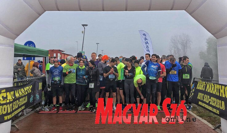 Vasárnap a nagy köd ellenére megtartották a Reciklázs Maratont (Ótos András felvétele) Vasárnap a nagy köd ellenére megtartották a Reciklázs Maratont (Ótos András felvétele)