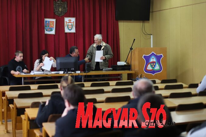 A támogatási szerződés aláírása (Lakatos János felvétele) A támogatási szerződés aláírása (Lakatos János felvétele)