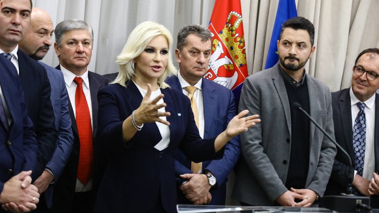 Zorana Mihajlović miniszter a moravai korridor építésében érintett városok és községek polgármestereivel, elöljáróikkal (Fotó: Beta)