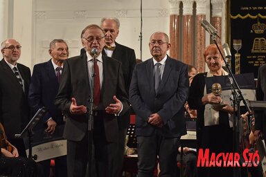 Pándi Oszkár, aki az életműdíjasok nevében a Vajdasági Zeneszerzők Egyesületének köszönetet mondott az elismerésért