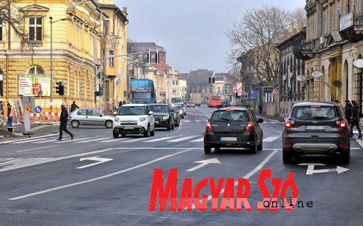 Az út kiszélesítésével megszűnhetnek a torlódások a Makszim Gorkij utcában (Fotó: Gergely Árpád)