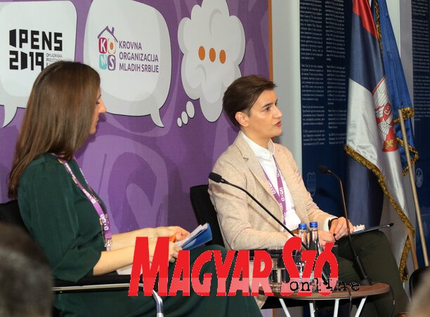 Ana Brnabić kormányfő beszédet mond (Fotó: Ótos András)