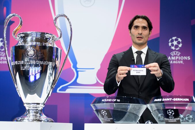 A sorsolás egy pillanata Hamit Altintoppal (Fotó: Beta/AP)