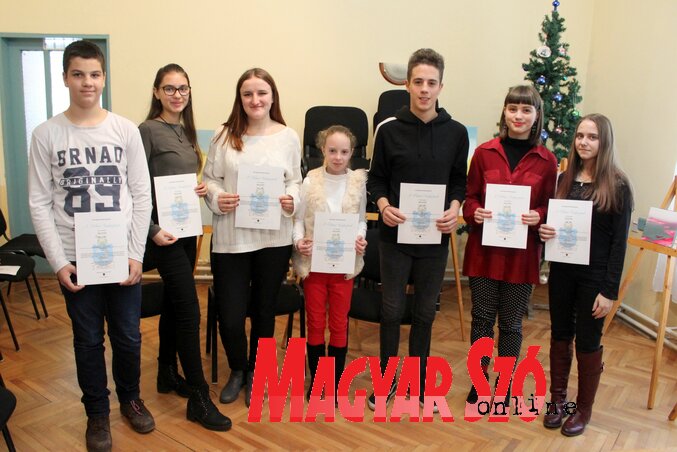 Az első Palicsi Versfesztivál díjazottjai (Fotó: Benedek Miklós) Az első Palicsi Versfesztivál díjazottjai (Fotó: Benedek Miklós)