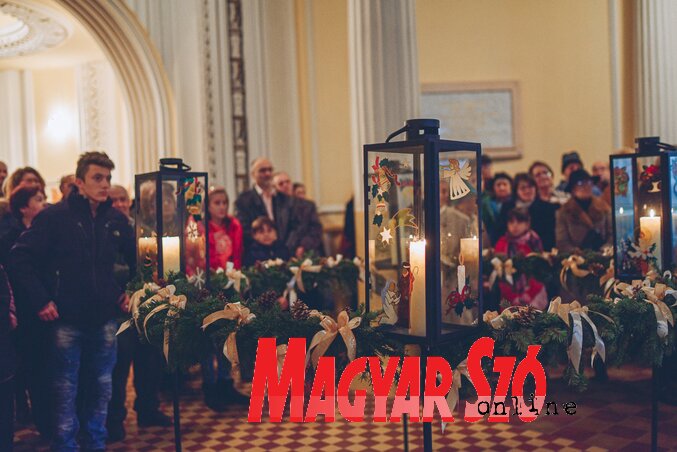 A gyertyagyújtás ezúttal is meghitt hangulatban zajlott le (Herédi Krisztián felvétele) A gyertyagyújtás ezúttal is meghitt hangulatban zajlott le (Herédi Krisztián felvétele)