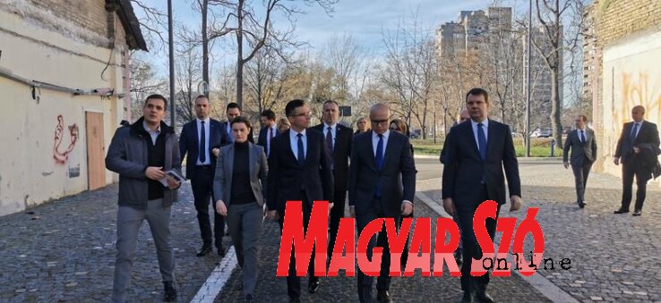 Miloš Vučević polgármester kíséretében a Kínai negyedbe látogatott Marjan Šarec szlovén miniszterelnök, és Ana Brnabić szerb kormányelnök (Ótos András felvétele)