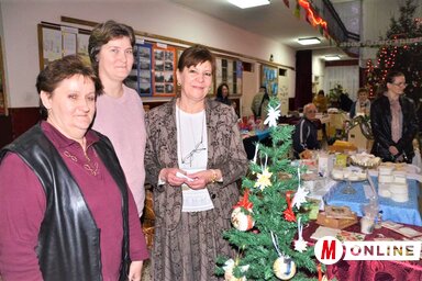 Ónadi Éva, Buljovčić Gyöngyi és Hunyadi Teréz a karácsonyi vásár főszervezői (Kazinczy Paszterkó Diana felvétele)