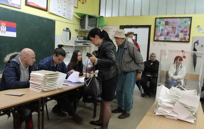 Szerdán 15 szavazóhelyen ismételték meg a választásokat (Fotó: Beta/Saša Đorđević) Szerdán 15 szavazóhelyen ismételték meg a választásokat (Fotó: Beta/Saša Đorđević)