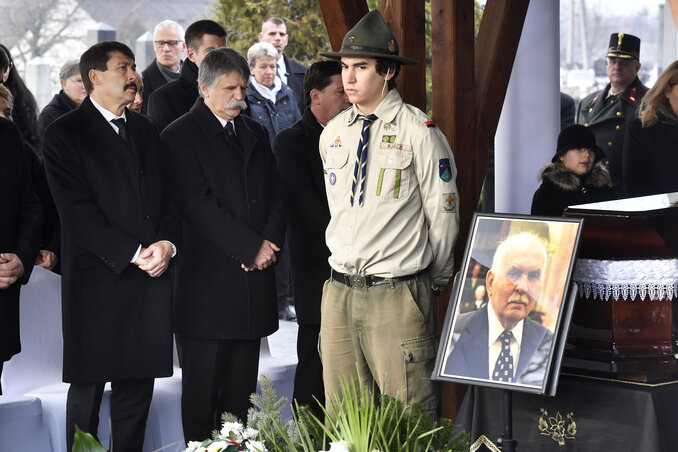 Áder János államfő és Kövér László házelnök Horváth János temetésén (Fotó: MTI) Áder János államfő és Kövér László házelnök Horváth János temetésén (Fotó: MTI)