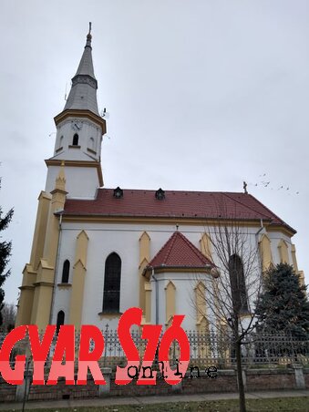 Megvalósult a külső festés egy része, valamint a harangokat is sikerült felújíttatni