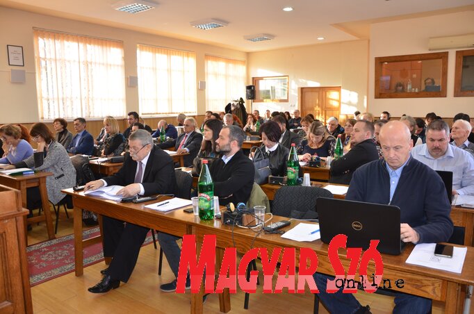 A 2019-es év utolsó képviselő-testületi ülése Topolyán (Fotó: Kazinczy Paszterkó Diana)