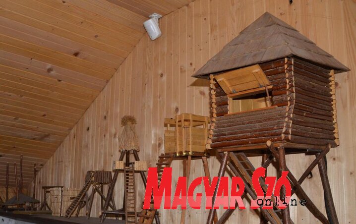 Medveles- és magasles-makettek(Kazinczy Paszterkó Diana felvétele) Medveles- és magasles-makettek(Kazinczy Paszterkó Diana felvétele)