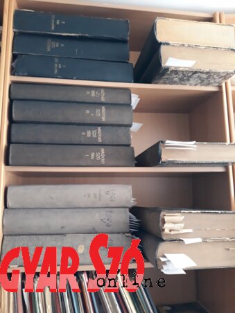A nyomtatott verziókat is őrzik (Homolya Horváth Ágnes felvétele) A nyomtatott verziókat is őrzik (Homolya Horváth Ágnes felvétele)