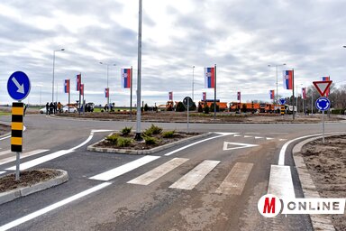A 24 kilométeres kerülőút utolsó, a zombori út és a kelebiai határátkelő közötti 12 kilométeres szakaszát adták át rendeltetésének (Fotó: Gergely Árpád)