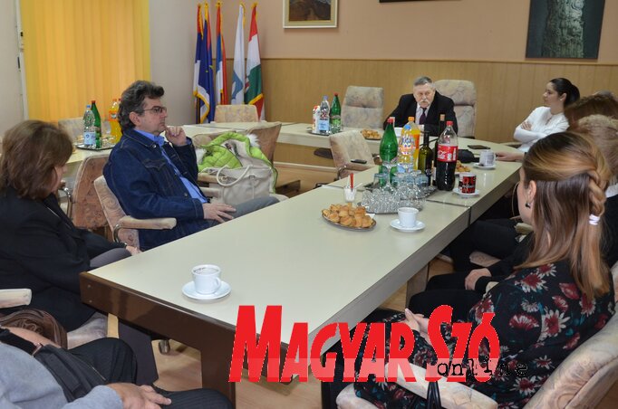Az önkormányzat tevékeny évet tudhat maga mögött, s ebbe a sajtó képviselőinek is alkalmuk volt bebizonyosodni (Kazinczy Paszterkó Diana felvétele) Az önkormányzat tevékeny évet tudhat maga mögött, s ebbe a sajtó képviselőinek is alkalmuk volt bebizonyosodni (Kazinczy Paszterkó Diana felvétele)