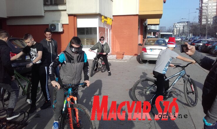 Az oktató jellegű előadáson az érdeklődők között az Invictabike klub országos szintű ifjú bajnokai is jelen voltak (Fotó: Fúró Dénes)