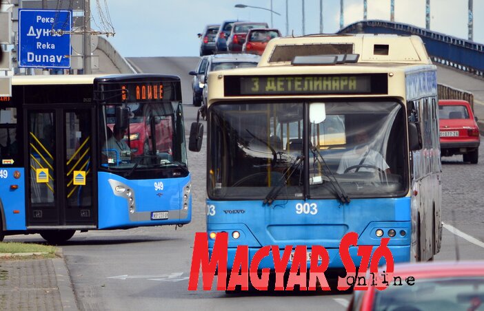 Az Európai Újjáépítési és Fejlesztési Bank 7 millió eurós hitelt biztosított a gázüzemű autóbuszok vásárlására (Fotó: Dávid Csilla)