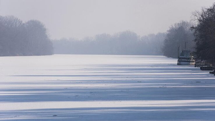 A befagyott Tisza (Fotó: MTI) A befagyott Tisza (Fotó: MTI)