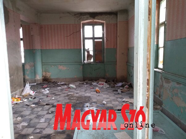 Sokszor a vasútállomáson éjszakáznak (Jenei Klementina felvétele)