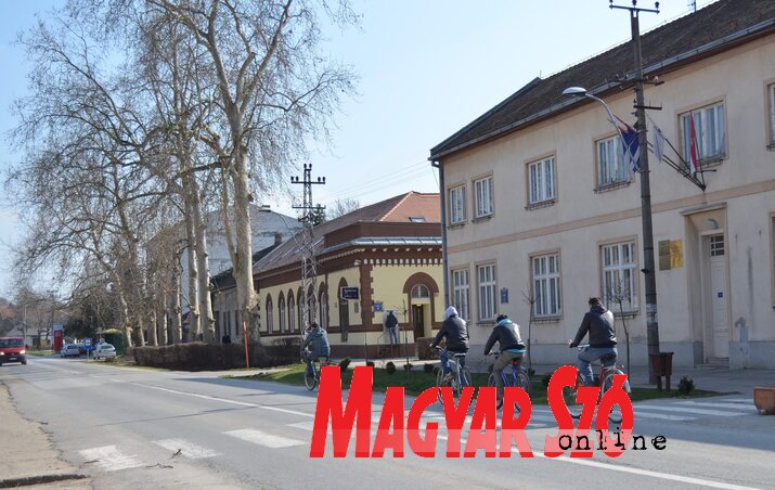 Kishegyes központja (Lakatos János felvétele) Kishegyes központja (Lakatos János felvétele)