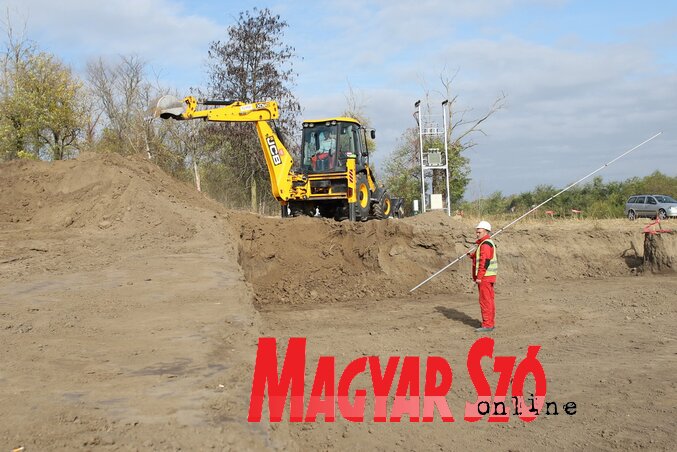 A legnagyobb beruházás, a községi szennyvíztisztító építése október végén kezdődött (Lakatos János felvétele)