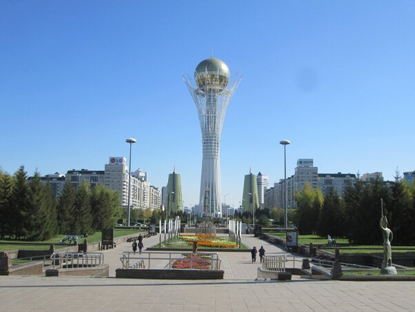 A Bajterek-emlékmű Nur-Szultán jelképe(Czékus Borisz)