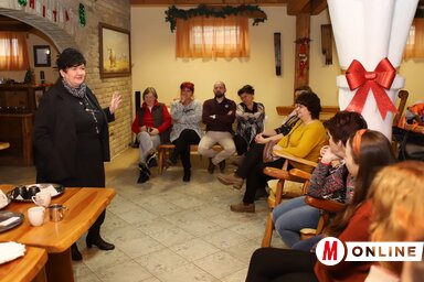 Dr. Szőke Anna megnyitja a téli bábkurzust (Lakatos János felvétele)