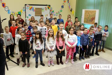 Eskütételen az apródok (Benedek Miklós felvétele)
