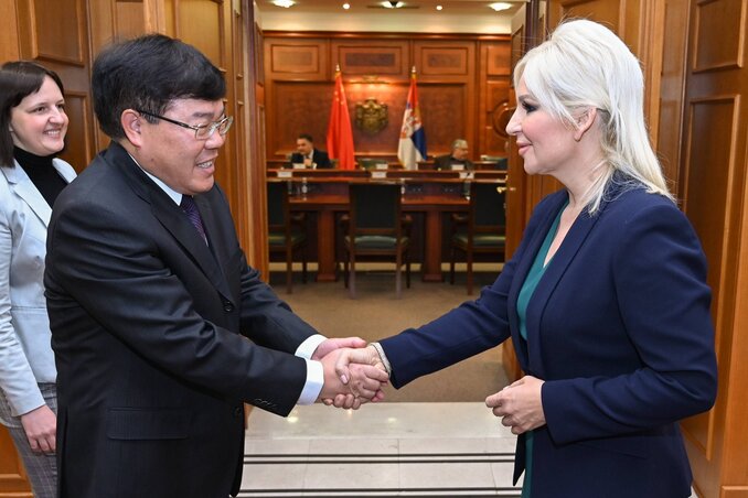 Yang Zhongmin és Zorana Mihajlović (Fotó: Beta) Yang Zhongmin és Zorana Mihajlović (Fotó: Beta)