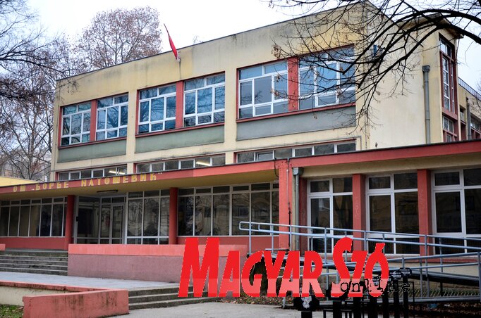 A város az idén csaknem 800 millió dinárral támogatja az általános és középiskolákat (Dávid Csilla felvétele) A város az idén csaknem 800 millió dinárral támogatja az általános és középiskolákat (Dávid Csilla felvétele)