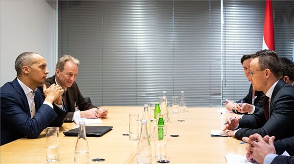 Szijjártó Péter Párizsban (Fotó: MTI) Szijjártó Péter Párizsban (Fotó: MTI)