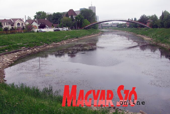 A silány munka következménye (Kecskés István felvétele) A silány munka következménye (Kecskés István felvétele)