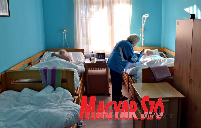 Az egyik háromágyas szoba (Fotó: Gergely Árpád) Az egyik háromágyas szoba (Fotó: Gergely Árpád)
